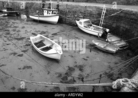 pleasure boats beached at low tide in Mullaghmore Harbour, County Sligo, Republic of Ireland Stock Photo