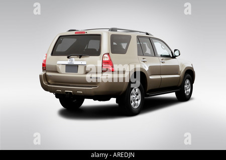 2006 Toyota 4Runner SR5 in Brown - Gear shiftecenter console Stock