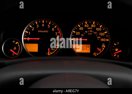 2006 Nissan Pathfinder LE in Silver - Speedometer/tachometer Stock Photo