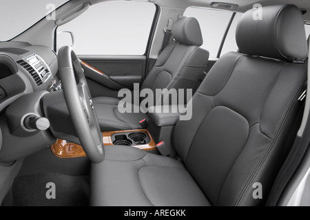 2006 Nissan Pathfinder LE in Silver - Front seats Stock Photo