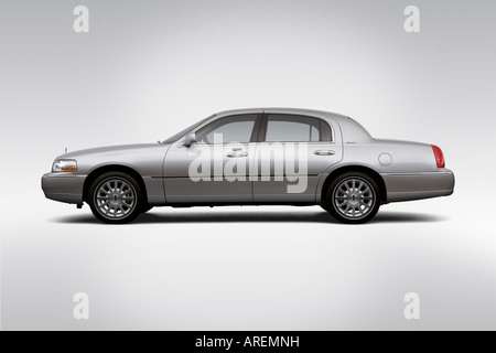 2006 Lincoln Town Car Signature in Silver - Drivers Side Profile Stock Photo