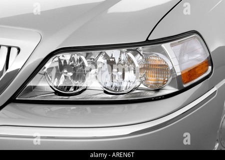 2006 Lincoln Town Car Signature in Silver - Headlight Stock Photo