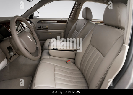 2006 Lincoln Town Car Signature in Silver - Front seats Stock Photo