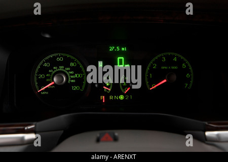 2006 Lincoln Town Car Signature in Silver - Dashboard, center console