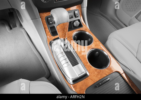 2008 Buick Enclave CXL in White - Gear shifter/center console Stock Photo