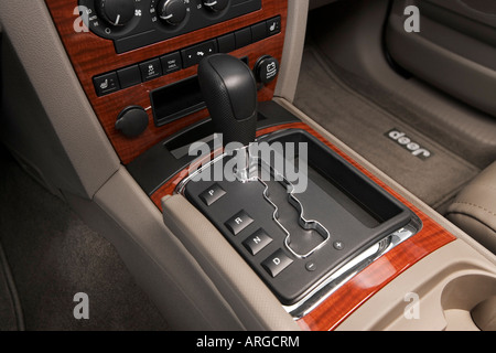2007 Jeep Grand Cherokee Limited in Gray - Gear shifter/center console Stock Photo