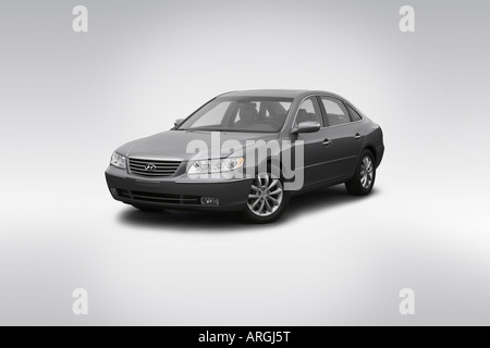 2007 Hyundai Azera Limited in Gray - Front angle view Stock Photo