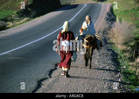 Women in typical Clothes Azrou Meknès-Tafilalet Middle Atlas Morocco Maghreb Moroccan North Africa Stock Photo