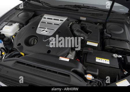 2007 Hyundai Azera Limited in Gray - Engine Stock Photo