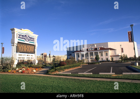 Grand front hi-res stock photography and images - Alamy
