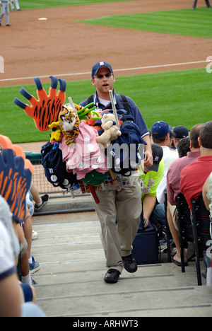 Hot dog vendor baseball hi-res stock photography and images - Alamy