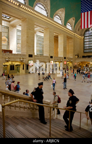 Two Police Officers on the steps of the main concourse inside GRAND CENTRAL STATION NEW YORK CITY Stock Photo