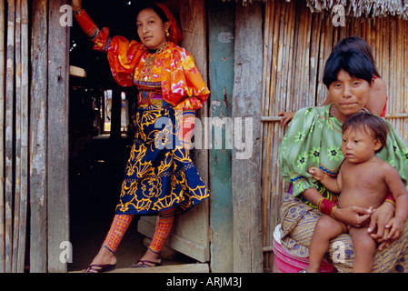 Cuna (Kuna) Indians, Mamardup village, Rio Sidra, San Blas archipelago, Panama, Central America Stock Photo
