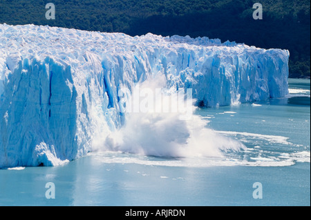 Glacier ice melting and icebergs at Perito Moreno, Moreno Glacier, Parque Nacional Los Glaciares, Patagonia, Argentina Stock Photo