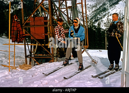 Skier begins ascent on T bar, skiing 1950s style, Lookout Pass, Wallace, Idaho, Montana, USA, c 1956 Stock Photo
