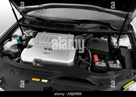 2008 Toyota Avalon LTD in Silver - Low/Wide Front Stock Photo - Alamy