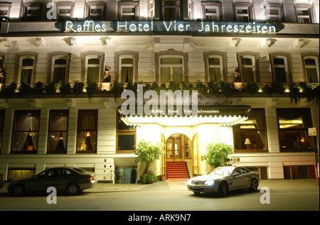 The luxury hotel 'Raffles Vier Jahreszeiten' Four Seasons in the City of Hamburg, Germany Stock Photo