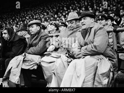 football, Bundesliga, 1968/1969, FC Schalke 04 versus Kickers Offenbach 3:0, Glueckaufkampfbahn Stadium in Gelsenkirchen, coaching bench Offenbach, f.l.t.r. a substitute player, Willi Keim, president Horst Gregorio Canellas, coach Paul Osswald Stock Photo