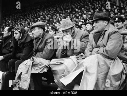 football, Bundesliga, 1968/1969, FC Schalke 04 versus Kickers Offenbach 3:0, Glueckaufkampfbahn Stadium in Gelsenkirchen, coaching bench Offenbach, f.l.t.r. a substitute player, Willi Keim, president Horst Gregorio Canellas, coach Paul Osswald Stock Photo