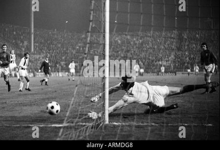 football, European Cup Winners Cup, eighth final, first leg, 1973/1974, Borussia Moenchengladbach versus Glasgow Rangers 3:0, Boekelberg Stadium in Moenchengladbach, scene of the match, Guenter Netzer (MG) 2.f.l., Horst Koeppel (MG) 3.f.l., keeper Peter M Stock Photo