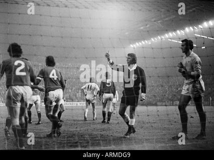 football, European Cup Winners Cup, eighth final, first leg, 1973/1974, Borussia Moenchengladbach versus Glasgow Rangers 3:0, Boekelberg Stadium in Moenchengladbach, scene of the match, free kick to Glasgow, Jupp Heynckes (MG, 11), referee Schaut from Bel Stock Photo