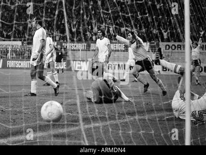 football, second Bundesliga North, 1974/1975, Borussia Dortmund versus Rot-Weiss Oberhausen 4:0, Westfalen Stadium in Dortmund, scene of the match, goal to Dortmund, f.l.t.r. Hermann Josef Wilbertz (RWO), keeper Dieter Ferner (RWO), Stojan Vukasinovic (RW Stock Photo