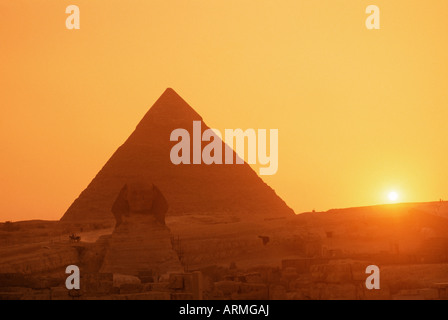 Sphinx and Kefren (Chephren) pyramid, Giza, UNESCO World Heritage Site, Cairo, Egypt, North Africa, Africa Stock Photo
