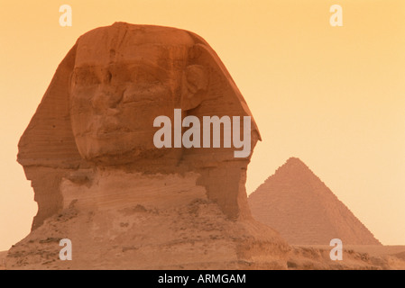 The Sphinx and Kefren (Chephren) pyramid, Giza, UNESCO World Heritage Site, Cairo, Egypt, North Africa, Africa Stock Photo