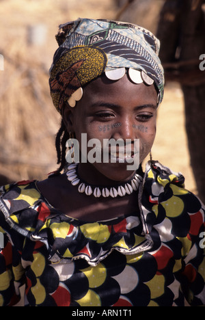 Kankamtuti, Niger, Africa. Fulani Girl with Facial Tattoos, Scarification. Cowrie Shell Necklace and  Coins as Jewelry. Stock Photo