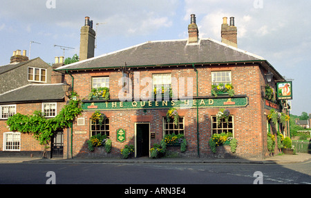 Queens Head Pub, High Street, Amersham, Buckinghamshire, UK Stock Photo