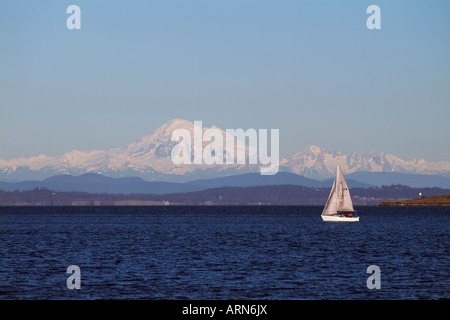 Sailboat cruises waters in front of Willow's Beach, Oak Bay, Victoria, Vancouver Island, British Columbia, Canada. Stock Photo