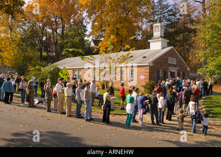 ARLINGTON VIRGINIA USA Voters line up late in the morning to vote in the presidential election Lyon Village Community House Stock Photo