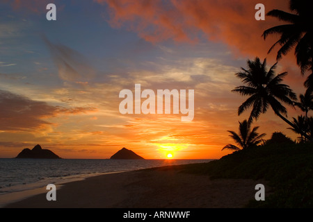 Sunrise over Mokulua 'Mokes' Islands, Oahu, Hawaii Stock Photo