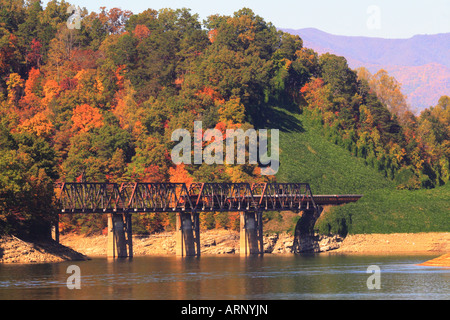 Great Smoky Mountain Railroad Crossing Tressel, Fontana Lake, Bryson City, North Carolina, USA Stock Photo
