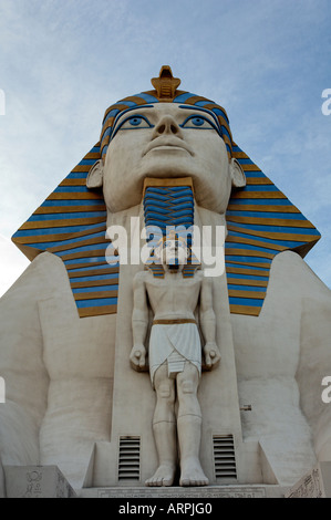the-sphinx-entrance-into-the-