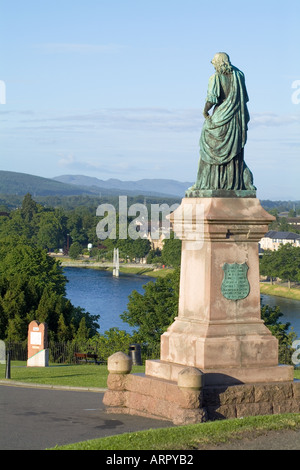 dh Castle INVERNESS INVERNESSSHIRE Flora MacDonalds statue overlooking River Ness