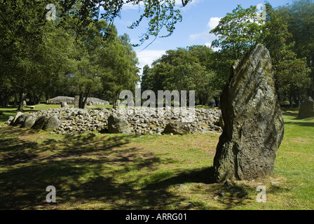 dh Balnuaran of Clava CLAVA INVERNESSSHIRE Bronze age standing stone in chambered stone burial mound cairn cemetery