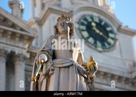 Statue of Queen Anne outside the West Door of St Pauls Cathedral in London UK Stock Photo