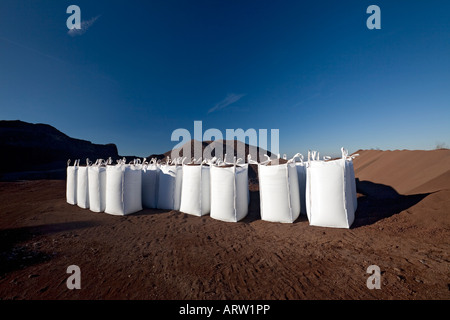 Bagged up pozzolana. Pouzzolane conditionnée en 'big bags' de 1,5 M³. Stock Photo