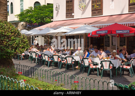 Tenerife, Canary Islands, Puerto de la Cruz street life - al fresco eating Stock Photo