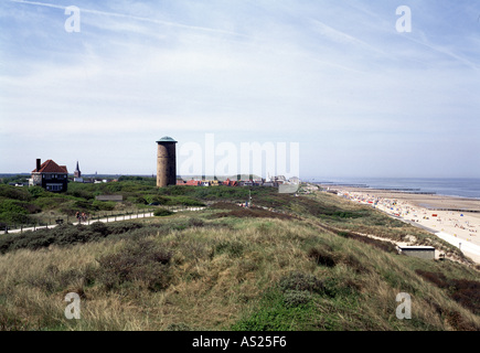 Domburg, Strand und Dünen, Blick auf den Ort , Im Hintergrund der Leuchtturm von Westkapelle Stock Photo