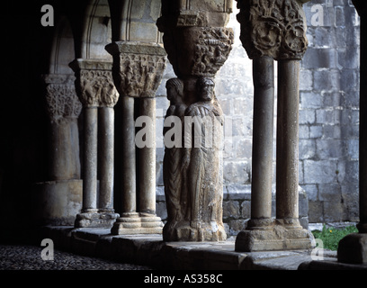 Saint-Bertrand-de-Comminges, Kreuzgang, Apostelsäule Stock Photo