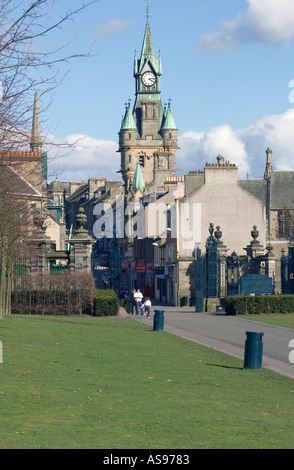 dh Pittencrieff Park DUNFERMLINE FIFE Entrance to Andrew Carnegies parkland Town Hall clock tower scotland Stock Photo