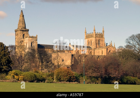 dh Dunfermline Abbey DUNFERMLINE FIFE Palace and Andrew Carnegies Pittencrieff Park gardens Stock Photo