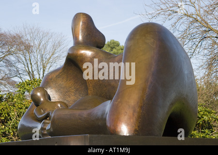 Henry Moore- Draped Reclining Mother and Baby 2 Stock Photo - Alamy