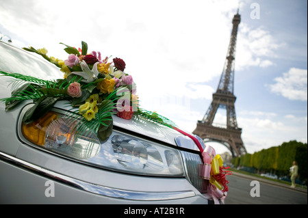 Wedding limousine in front of Eiffel Tower in Paris France July 2007 Stock Photo