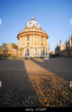 Oxford University, UK. The Radcliffe Camera (the reading room of the Bodleian Library) on an autumn morning. 2007. Stock Photo