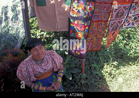 Kuna Indian woman selling her molas at the Sunday handicrafts market in El Valle de Anton, Panama, Central America Stock Photo