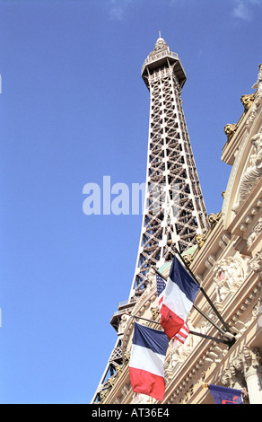 File:Paris Las Vegas Eiffel Tower in color of French Flag, 2020.jpg -  Wikipedia