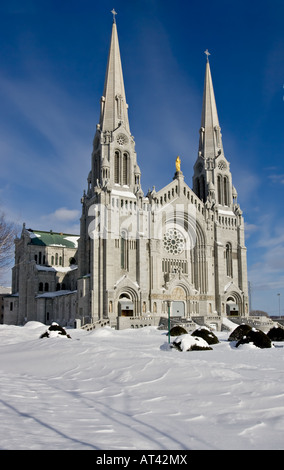 Exterior view of the Basilique Sanctuaire Sainte Anne de Beaupre Shrine east of Quebec City Stock Photo